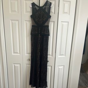 Elegant Black Lace and Mesh Evening Dress
